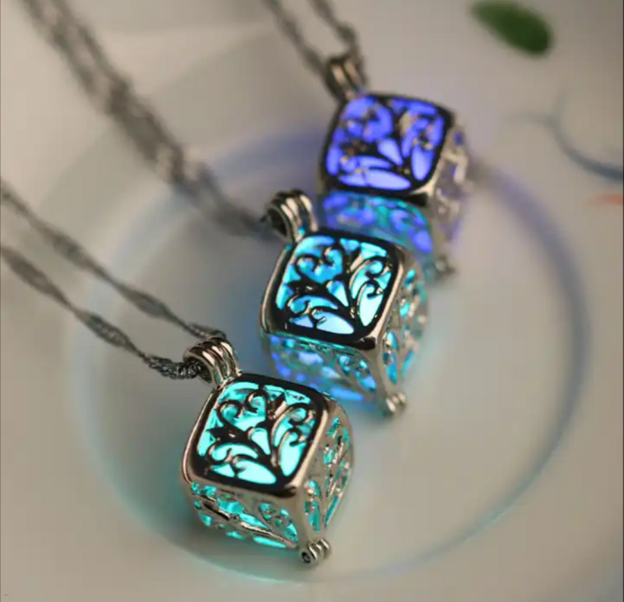 Hot fashion necklace, glowing cube necklace